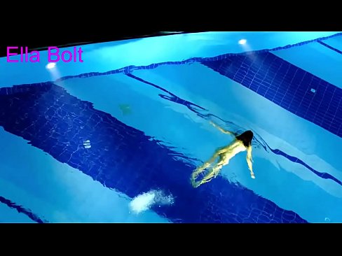 ❤️ No puedo dejar de mirar, joven rubia pillada nadando desnuda en la piscina del complejo ELLA BOLT ️❌ Video de porno en es.nastypornpics-com.ru ❌️