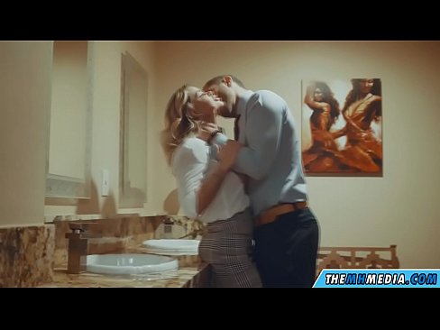 ❤️ Cuando una rubia tetona te seduce en un baño público ️❌ Video de porno en es.nastypornpics-com.ru ❌️